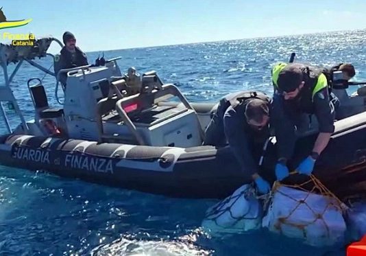 Cocaina via mare, sequestro record sulla costa orientale siciliana
