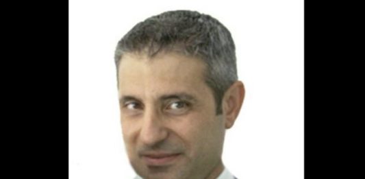 Tragedia all’Annunziata, dimentica le chiavi in casa e tenta di rientrare dal balcone ma cade giù