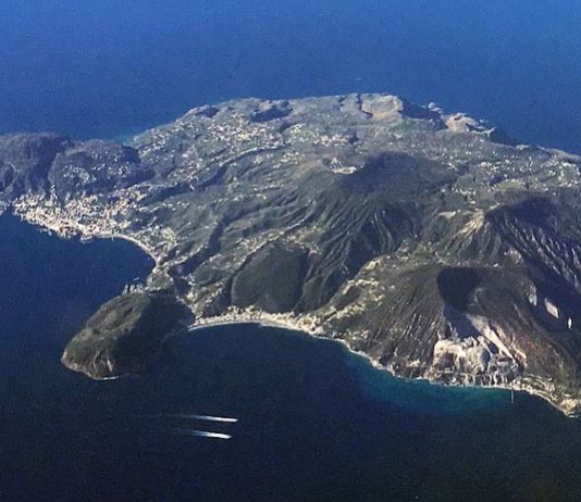 Sequestro navi Caronte&Tourist, i Sindaci delle isole di Sicilia scrivono al Presidente della Repubblica