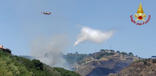 Incendio a Casazza, al lavoro i Vigili del Fuoco