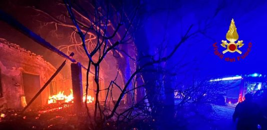 Incendi a Messina e Provincia: fiamme avvolgono case e strutture, evacuazioni in corso