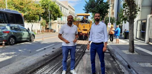 Il sindaco “bitumatore” da il via ai lavori (con foto di rito)