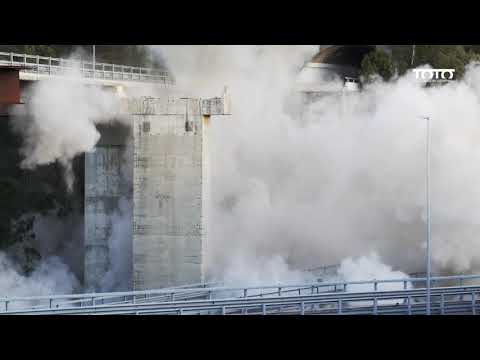 Giù l’ultimo tratto del vecchio viadotto Ritiro. Riaperta l’autostrada (video)