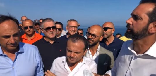 Il caos sulla bretella tra Milazzo e Barcellona: De Luca e Basile giocano a scarica barile