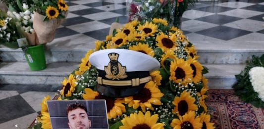 Il funerale di Nino Donato: a Ganzirri l’Addio di una comunità a un giovane marittimo
