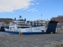 Caronte&Tourist interrompe i collegamenti con le isole minori e licenzia 71 marittimi “per tutelarli”
