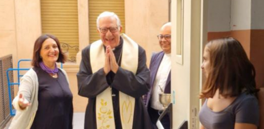 L’Arcivescovo Accolla visita le Scuole, “dialogo con i giovani”