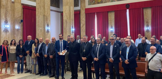 L’arcivescovo Giovanni Accolla a Palazzo Zanca “benedice” sindaco e amministrazione comunale