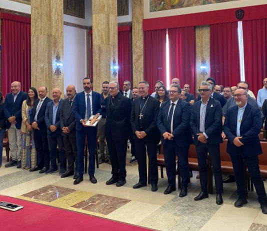 L’arcivescovo Giovanni Accolla a Palazzo Zanca “benedice” sindaco e amministrazione comunale