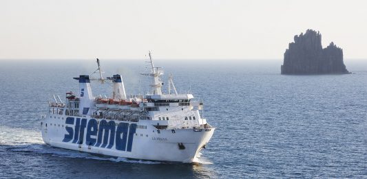 C&T Isole Minori, linea Napoli–Eolie: rinviata di una settimana la sostituzione della nave Laurana