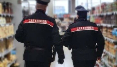 Donna arrestata per furti di generi alimentari in un supermercato a Messina