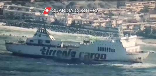 Traghetto arenato, lunedì 27 le operazioni di rimozione