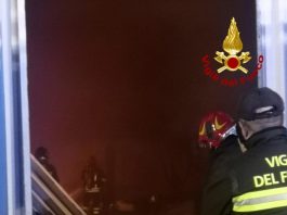 Incendio in un capannone a Contesse, intervento dei Vigili del Fuoco