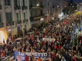 Corteo No ponte. In migliaia in piazza sotto la bandiera No Ponte