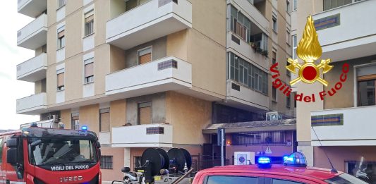 Incendio in un appartamento a Messina: Vigili del fuoco evacuano 25 famiglie