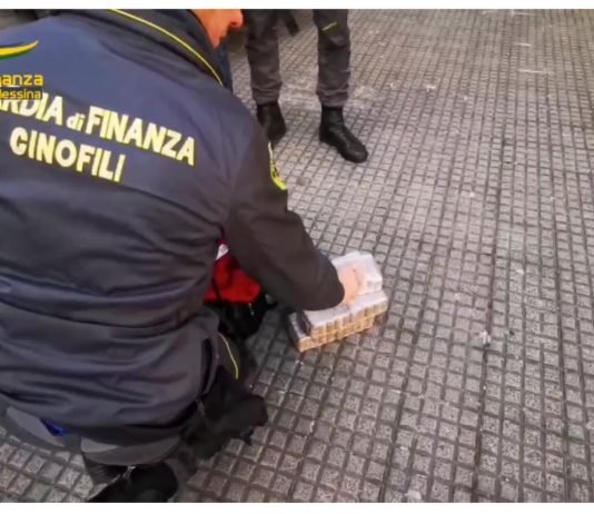 Sbarcano a Messina con 5 kg di hashish. Arrestati dalla Guardia di Finanza