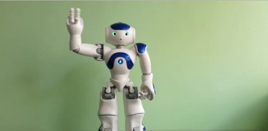 Intelligenza Artificiale: all’IIS Verona Trento di Messina primi in Italia a riuscire a programmare l’AI ChatGpt sui robot della scuola ‘Pepper’ e ‘NAO’