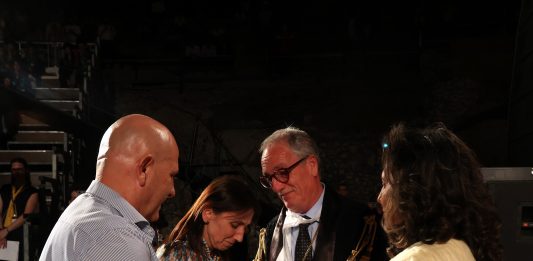 Cerimonia di Consegna dei Diplomi di Laurea, la Rettrice annuncia l’intitolazione del Cortile del Rettorato a Lorena Quaranta