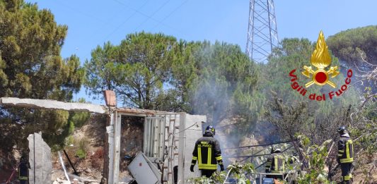 Esplosione in una fabbrica di fuochi d’artificio a Bordonaro, tre feriti gravissimi