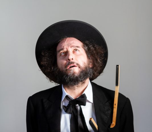 Vinicio Capossela, protagonista al Festival Taormina Arte in “Vecchi Tasti”, nel trentennale della pubblicazione dell’album “Camera a Sud”