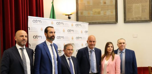 Comune e Atm rilanciano l’abbonamento MoveMe: 50 euro per viaggiare un anno intero con i mezzi pubblici