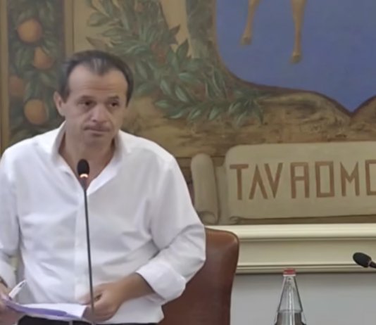 Esplode il “Caso Polizia Municipale Taormina”: Cateno De Luca al centro delle polemiche, 52 Comandanti di Polizia Locale scrivono al Presidente della Repubblica