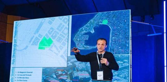 Cateno De Luca al Sud Innovation Summit 2024: le Smart Cities hanno bisogno di amministratori intelligenti
