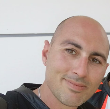 Tragedia in autostrada: Fabio Frisone perde la vita in un incidente tra motociclisti, aperta un’inchiesta