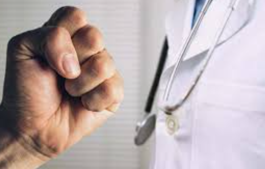 Aggredita guardia medica a Saponara, indagano i Carabinieri