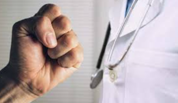 VIOLENZA_MEDICO