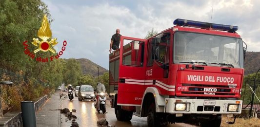 Vulcano, sorpresi dalla furia della pioggia: soccorsi sul cratere