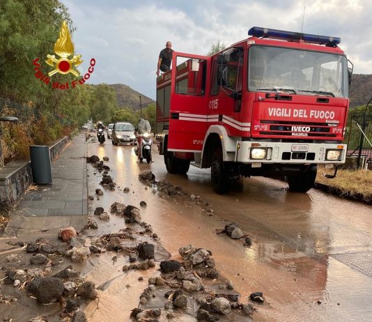 Vulcano, sorpresi dalla furia della pioggia: soccorsi sul cratere