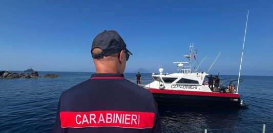 Carabinieri alle Eolie: blitz con sequestro di oltre 10 kg di alimenti in cattivo stato e 15 denunce