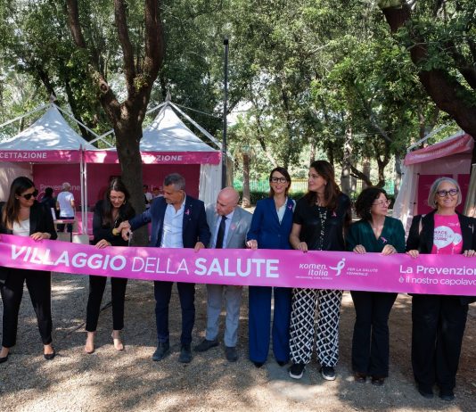 Villa Dante a Messina si tinge di rosa: inaugurato il Villaggio della Salute di Komen con Caronte & Tourist