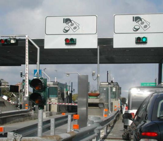 Banconote macchiate ripulite ai caselli tra Taormina e Giardini: arrestati due uomini