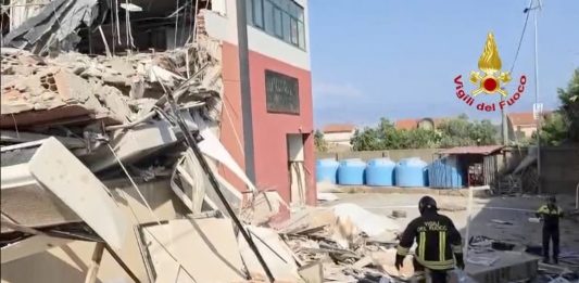 Messina, esplosione a Pistunina: crolla una palazzina, cinque feriti gravi
