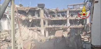 Pistunina, palazzina crollata: si scava tra le macerie, sette i dispersi accertati