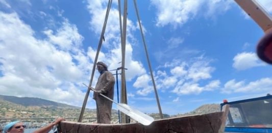 Eolie, una scultura subacquea alta 5 metri celebra Sebastiano Tusa