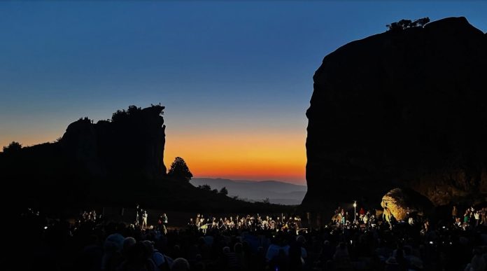 L'alba dentro l'Eterno