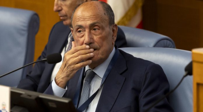 Schifani non si dimette: resta al suo posto dopo la giunta. Il centrosinistra annuncia manifestazione per il 13 ottobre